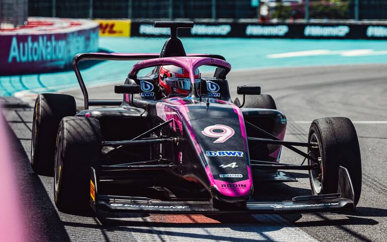 Talentos femeninos que encienden la pista